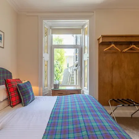Montague Guest House-2